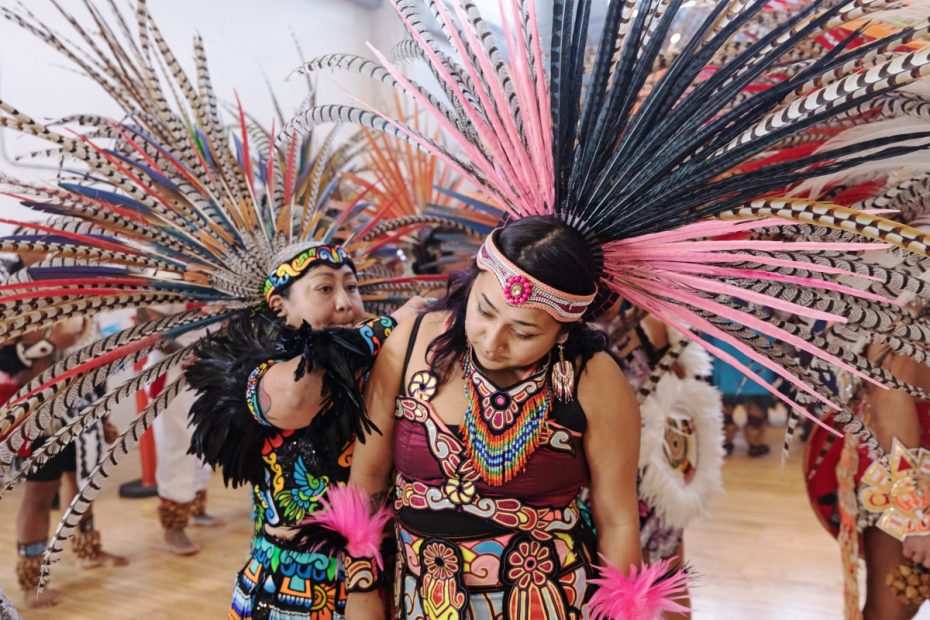 Mother and daughter Aztec dancers.