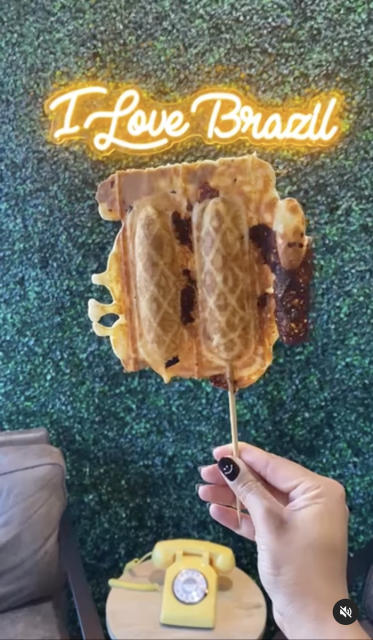 Crepe no Palito in front of a wall that reads "I love Brazil"