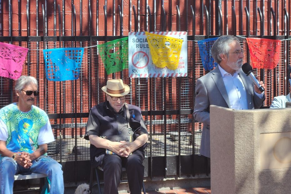 Aaron Peskin speaking at the 24th Street plaza.