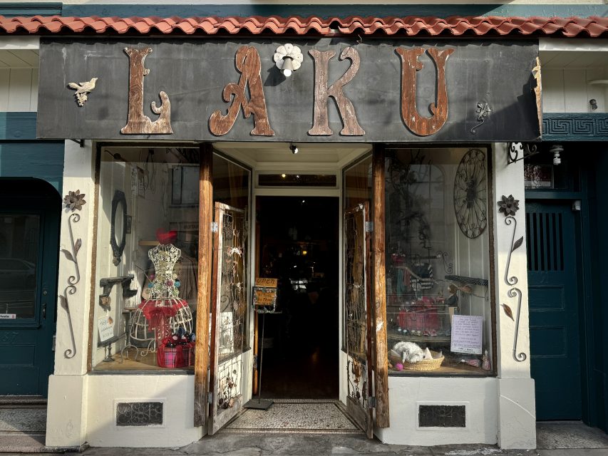 A storefront with a sign that says laru.